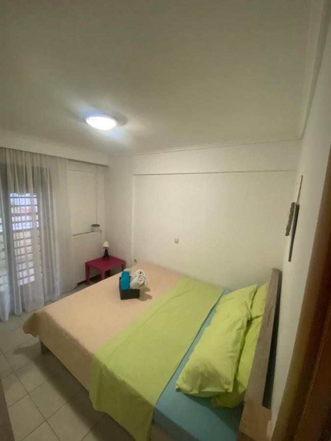 Lovely 2-Bedroom Appartement With Free Parking Agía Triáda Esterno foto